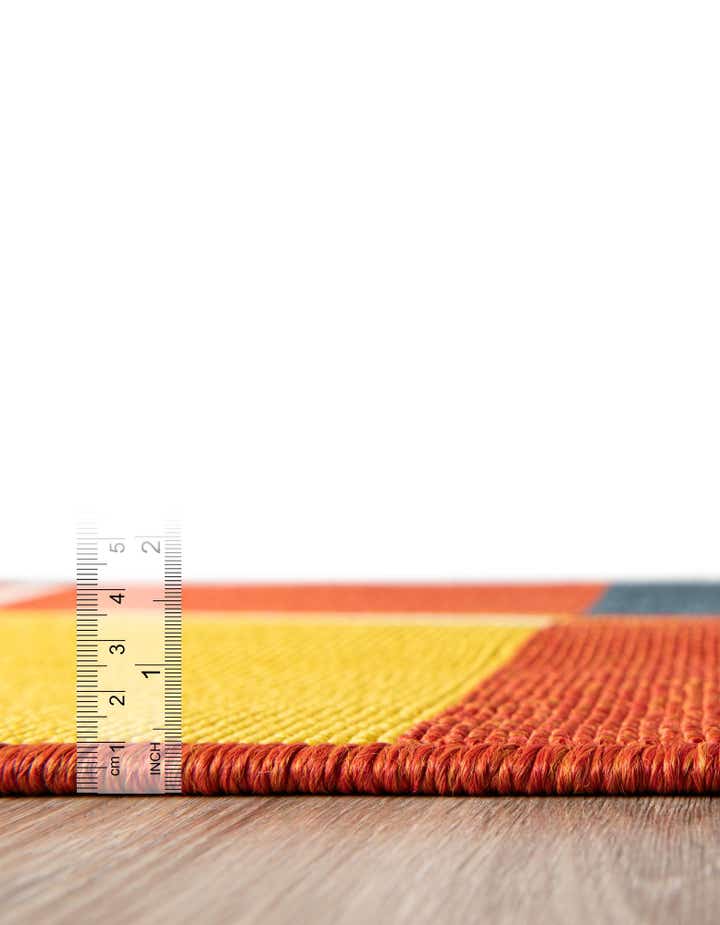 7' 10 x 7' 10 Easy-Clean Modern Indoor / Outdoor Round Rug