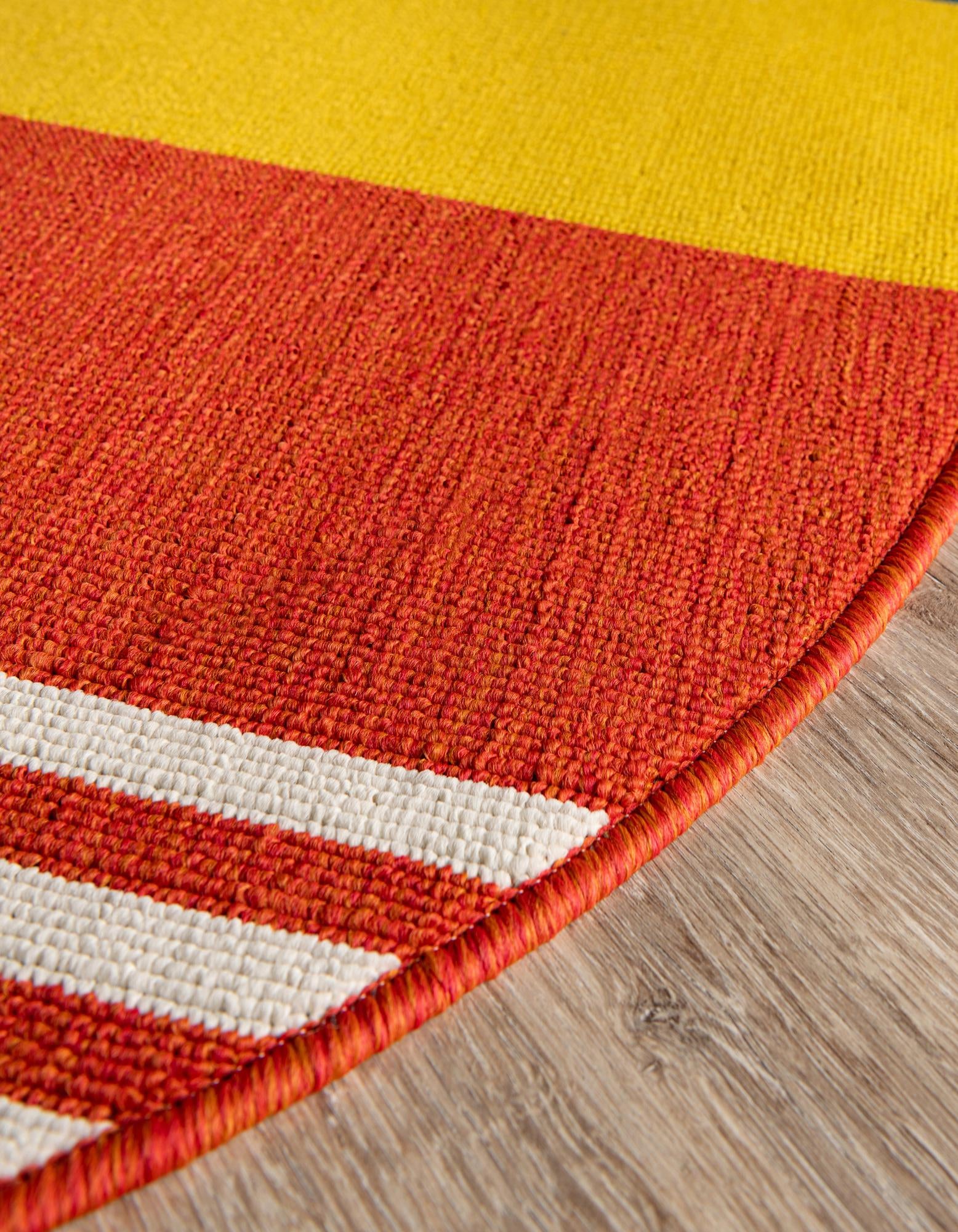 7' 10 x 7' 10 Easy-Clean Modern Indoor / Outdoor Round Rug