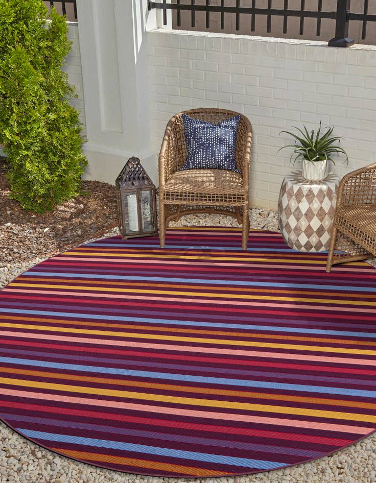 Detail image of  6' x 6'  Washable Striped Indoor / Outdoor Round Rug