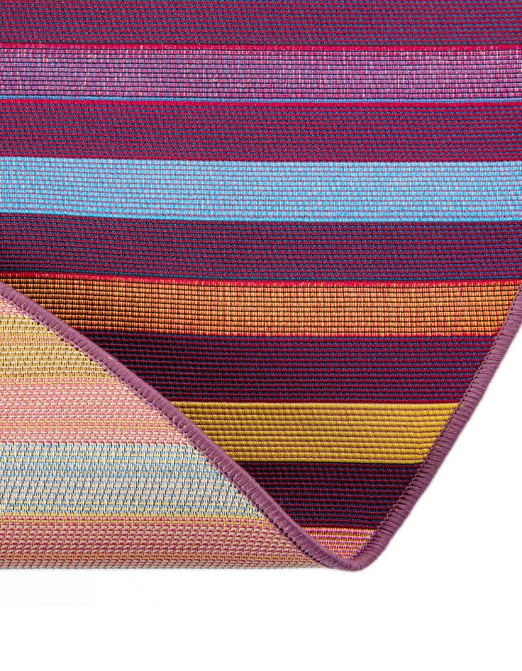 Detail image of  6' x 6'  Washable Striped Indoor / Outdoor Round Rug