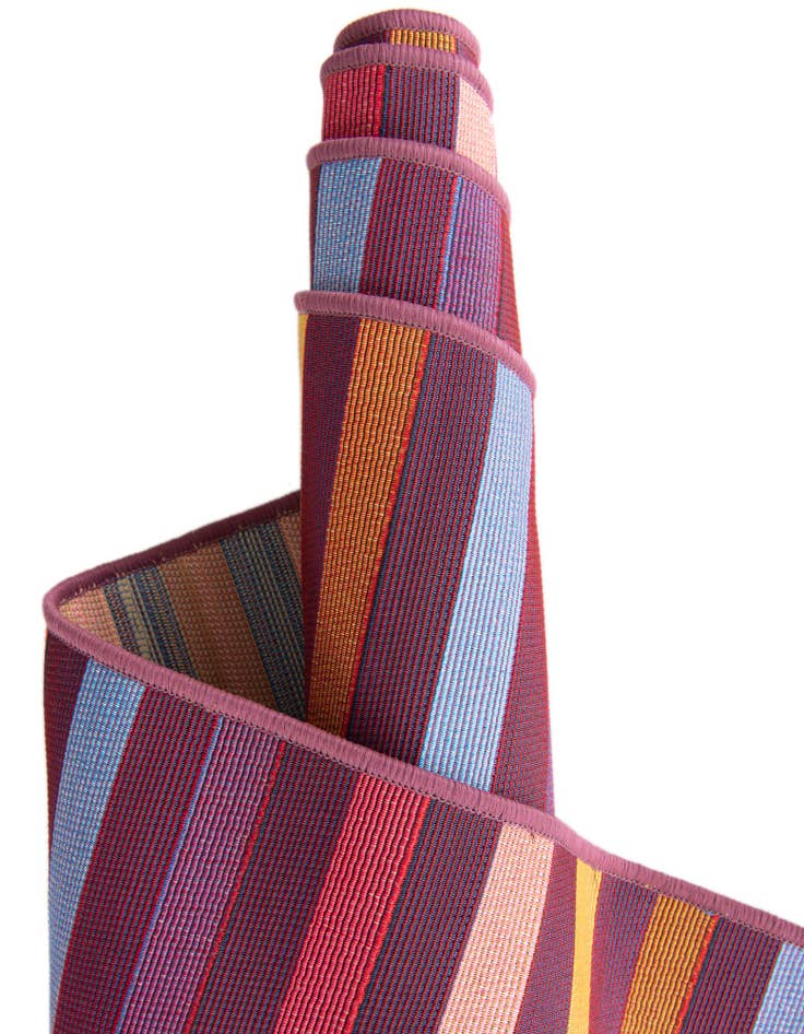 Detail image of  6' x 6'  Washable Striped Indoor / Outdoor Round Rug