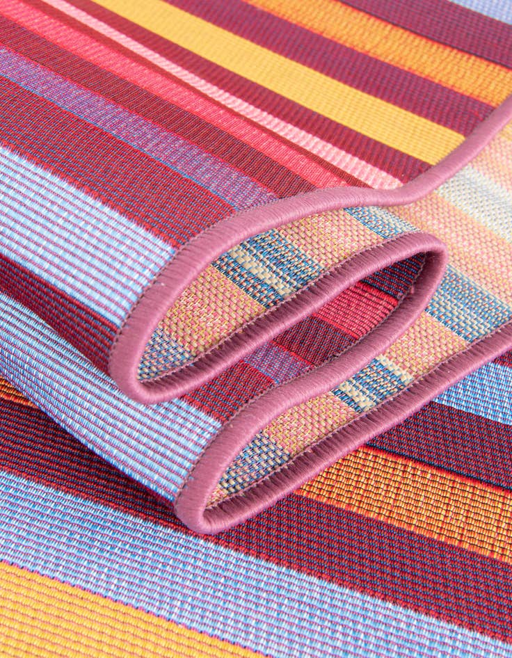 Detail image of  6' x 6'  Washable Striped Indoor / Outdoor Round Rug