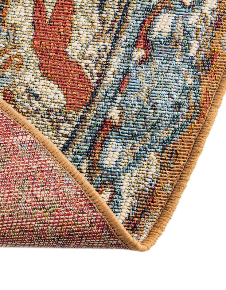 Detail image of 3' 3 x 3' 3 Easy-Clean Traditional Indoor / Outdoor Round Rug