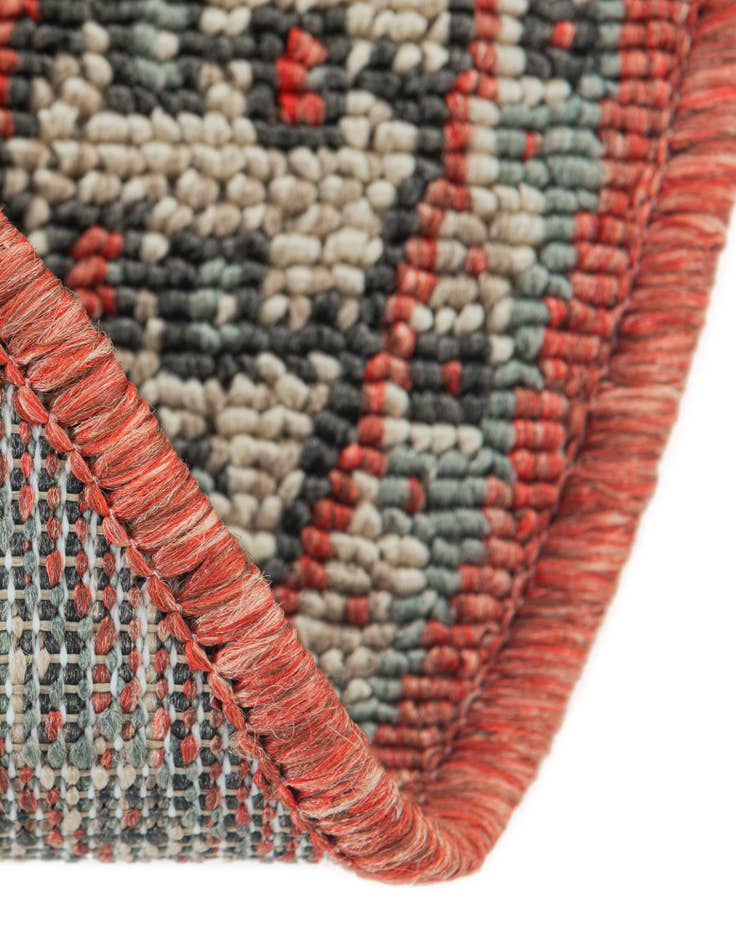 Detail image of 7' 10 x 7' 10 Easy-Clean Traditional Indoor / Outdoor Round Rug