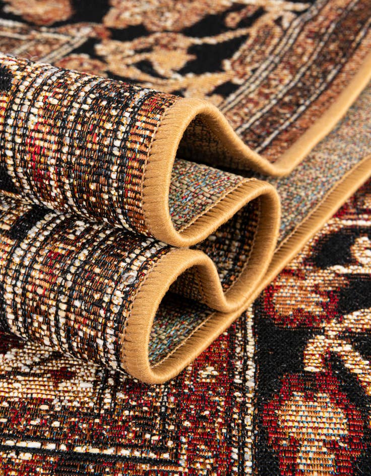 Detail image of 5' x 5'  Washable Traditional Indoor / Outdoor Round Rug