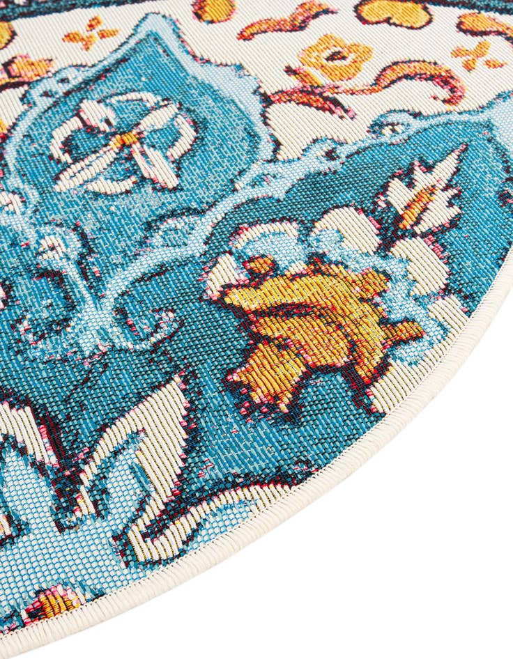 Detail image of 5' x 5'  Washable Traditional Indoor / Outdoor Round Rug