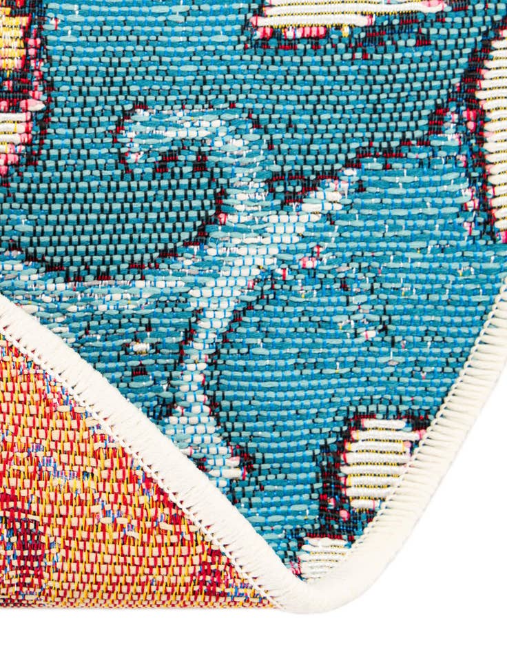 Detail image of 5' x 5'  Washable Traditional Indoor / Outdoor Round Rug