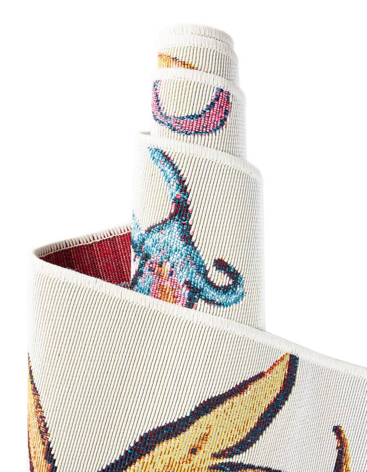 Detail image of 5' x 5'  Washable Traditional Indoor / Outdoor Round Rug