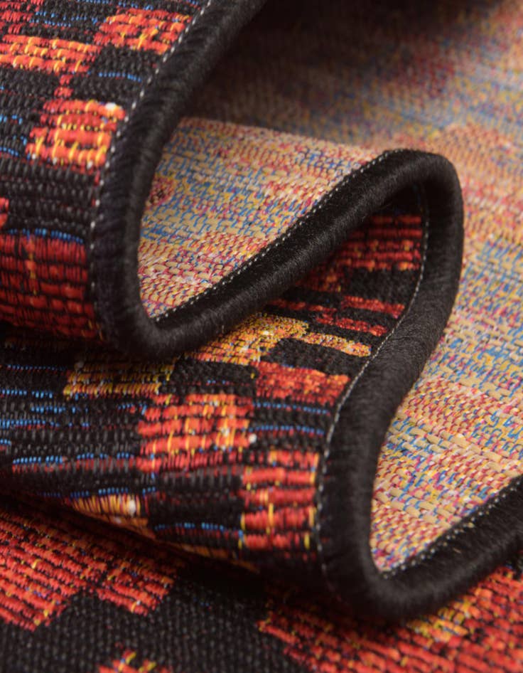 Detail image of 6' x 6'  Washable Tribal Indoor / Outdoor Round Rug