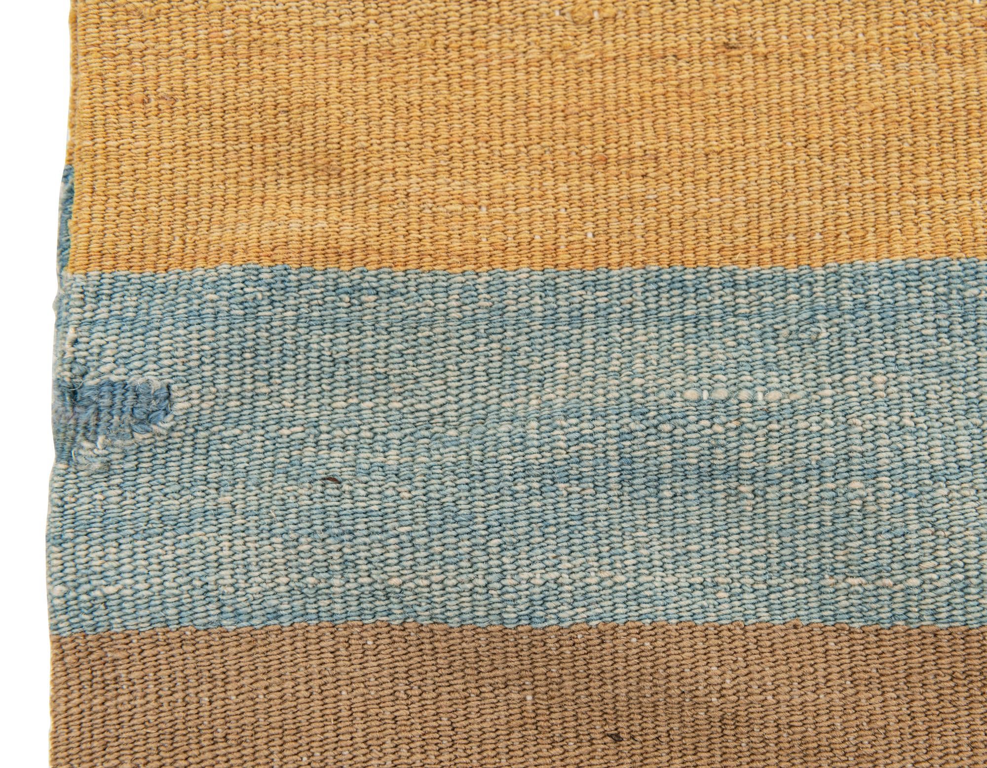 2' 5 x 2' 6 Hand Woven Pillow Wool Round Rug