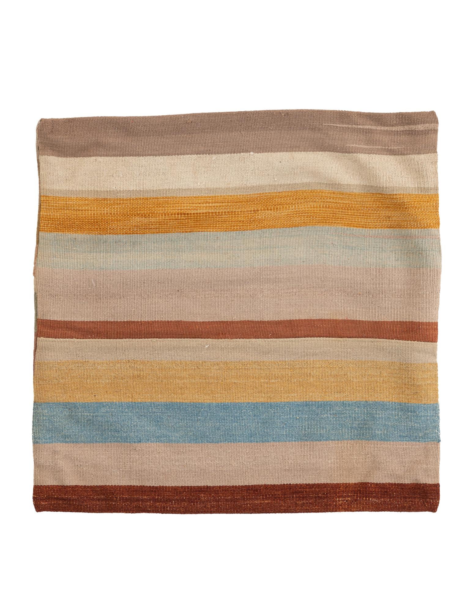 2' 5 x 2' 6 Hand Woven Pillow Wool Round Rug