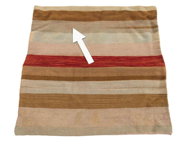 2' 5 x 2' 5 Hand Woven Pillow Wool Round Rug