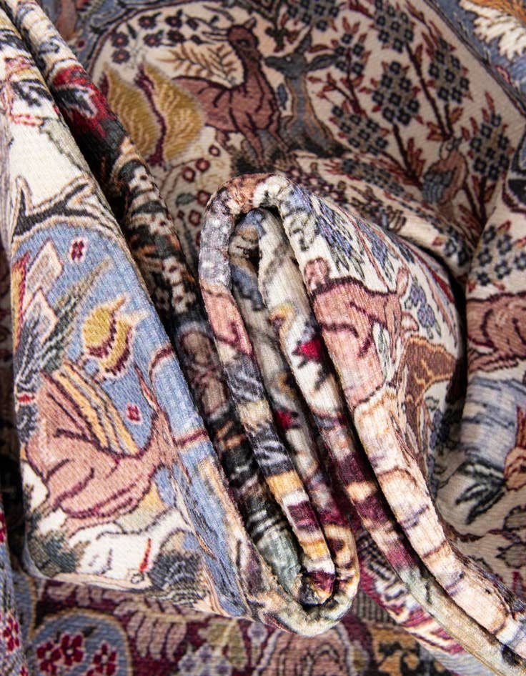 Detail image of 3' 6 x 3' 6 Washable Timeless Round Rug