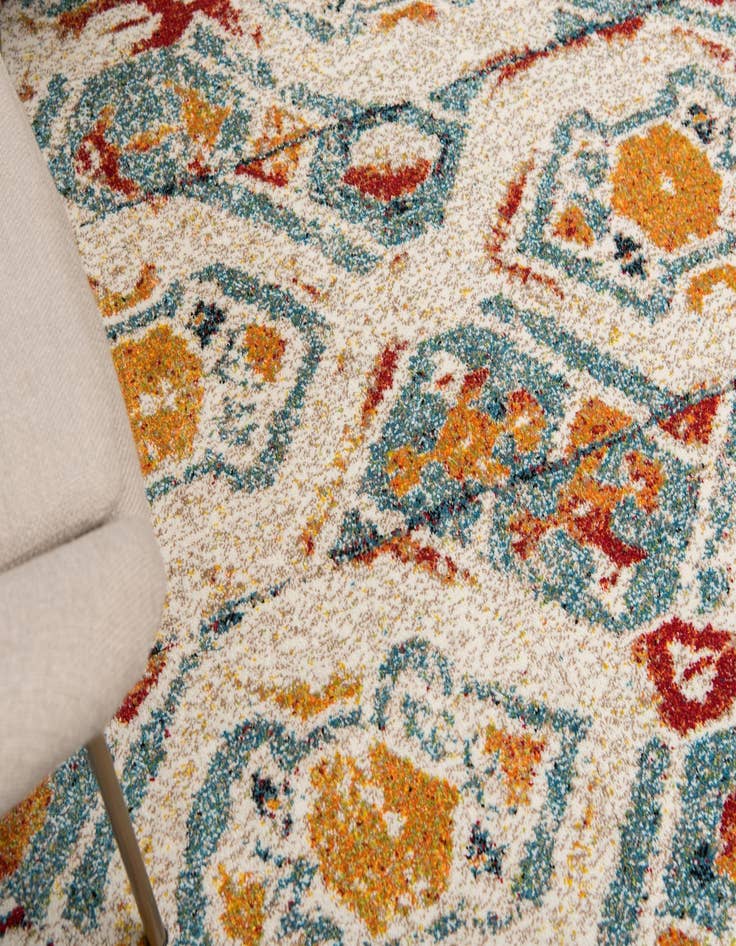 Detail image of 8' x 8' Veneto Round Rug