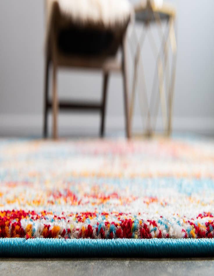 Detail image of 4' x 4' Venice Round Rug