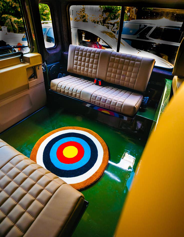 Detail image of 2' x 2' Hand Knotted WM Brown Target Round Rug