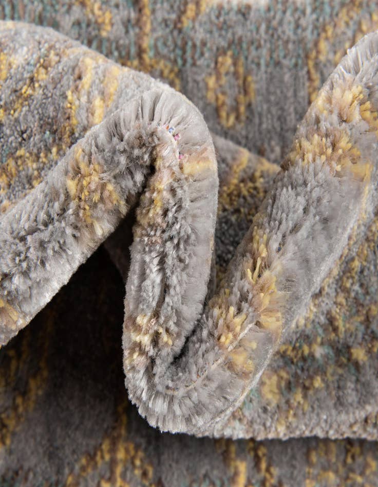 Detail image of 2' 3 x 6' Alexis Runner Rug