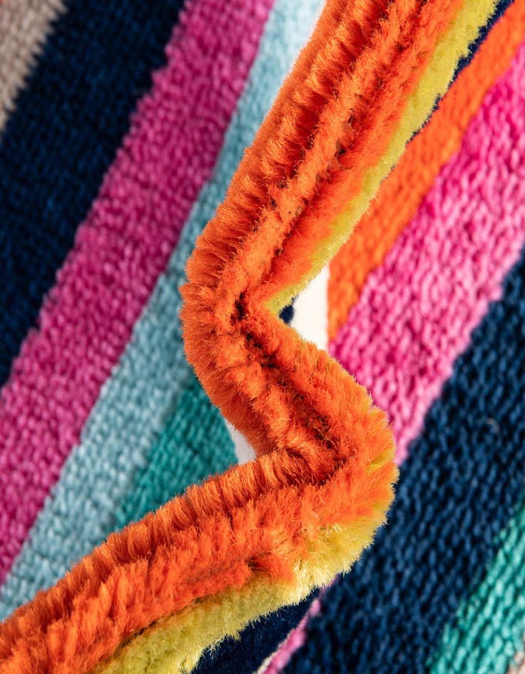 Detail image of 2' x 8' Azalea Runner Rug