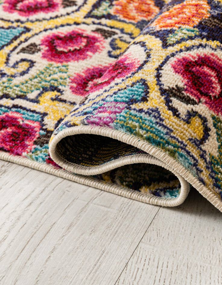 Detail image of 2' x 6' 9 Washable Carnevale Runner Rug