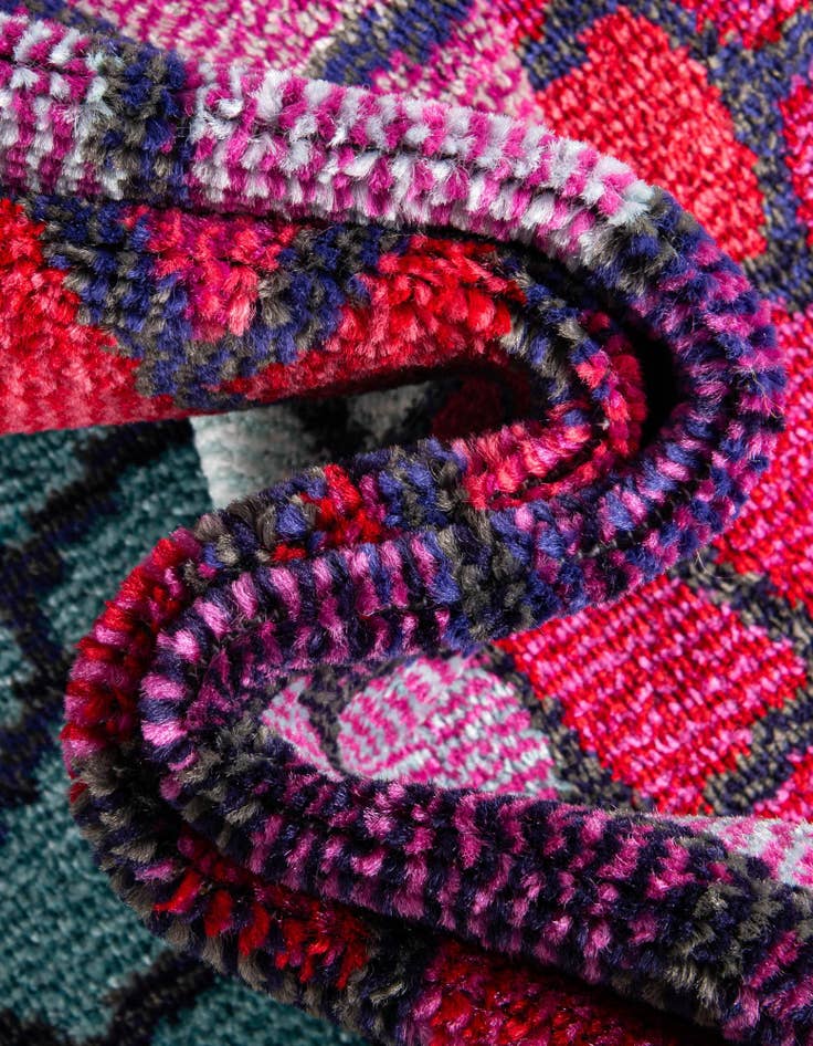 Detail image of 2' 2 x 6' 9  Washable Casablanca Runner Rug