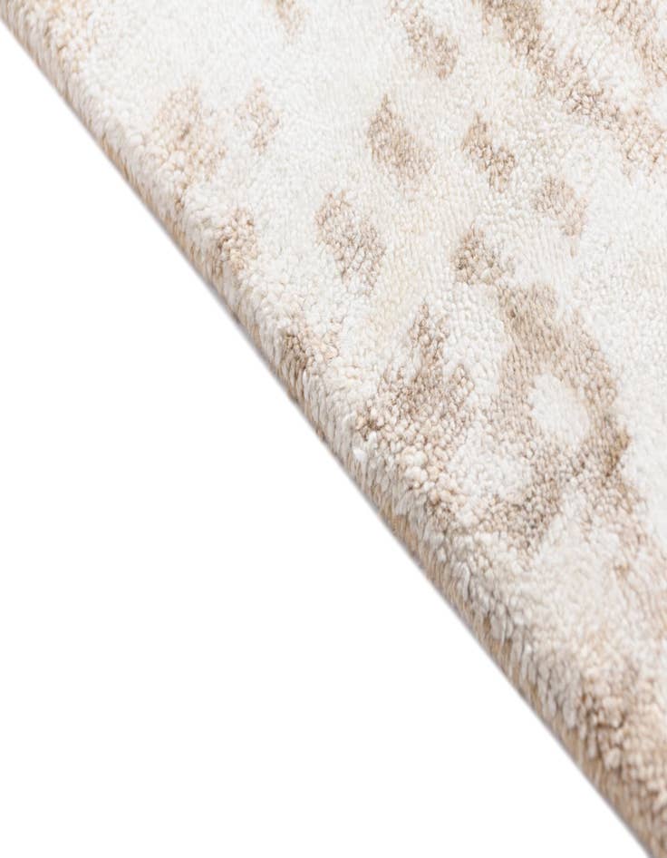 Detail image of 2' 9 x 9' 9 Hand Knotted Darya Wool Runner Rug