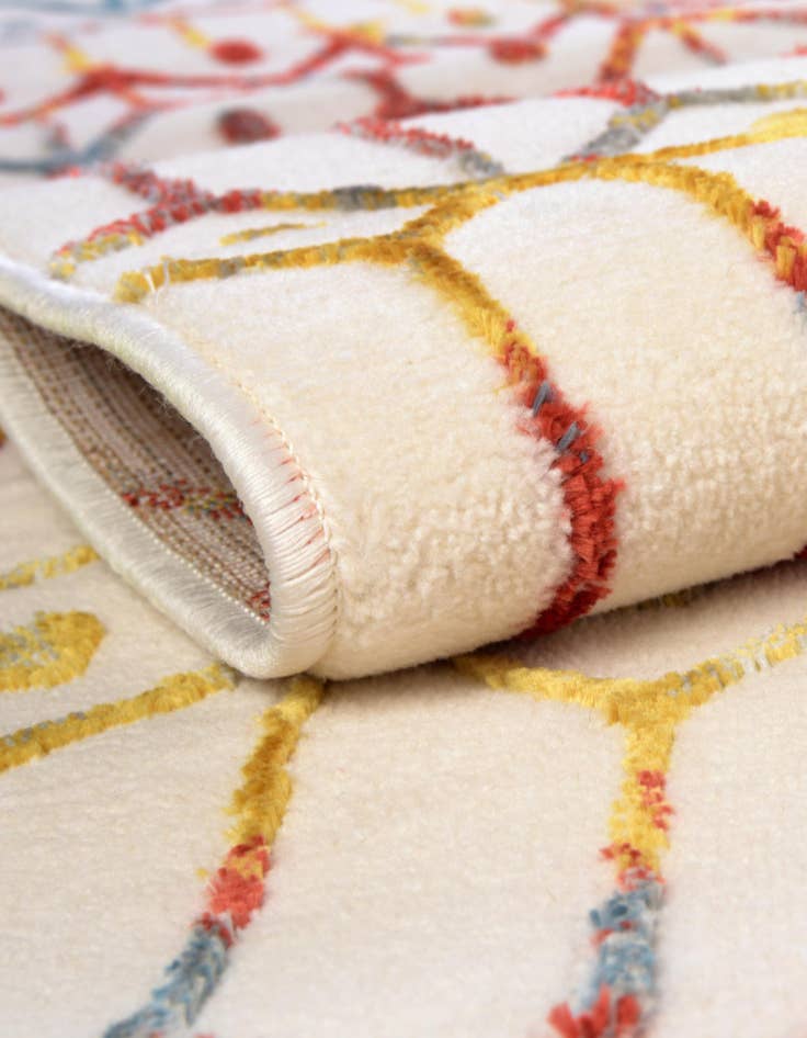 Detail image of 2' x 8' Lattice Trellis Runner Rug