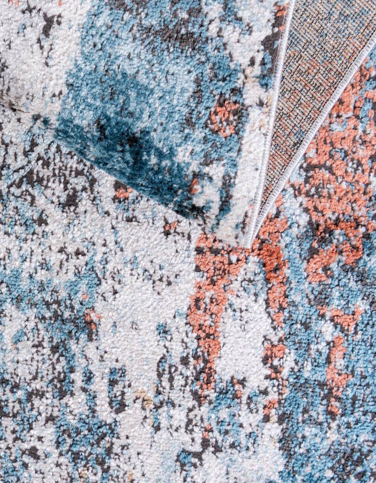 Detail image of 2' 2 x 6' Leipzig Runner Rug