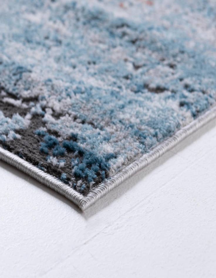 Detail image of 2' 7 x 10' Leipzig Runner Rug