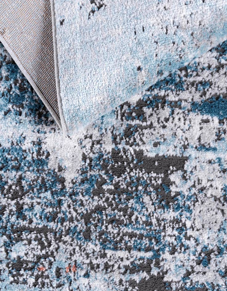 Detail image of 2' 7 x 10' Leipzig Runner Rug