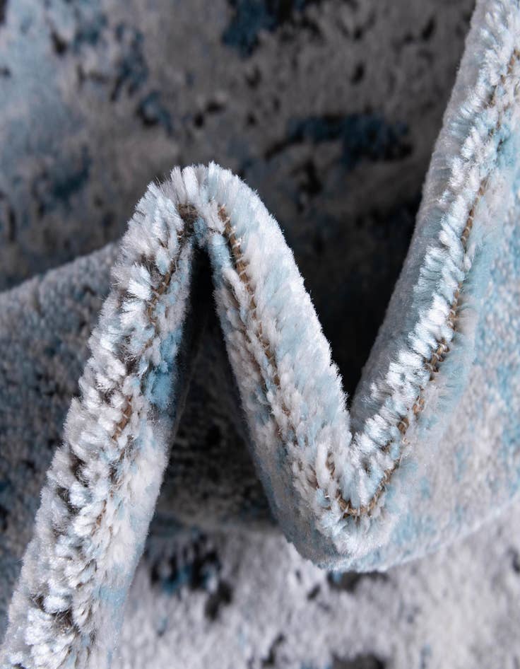 Detail image of 2' 7 x 10' Leipzig Runner Rug