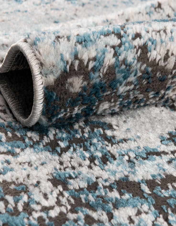 Detail image of 2' 7 x 10' Leipzig Runner Rug