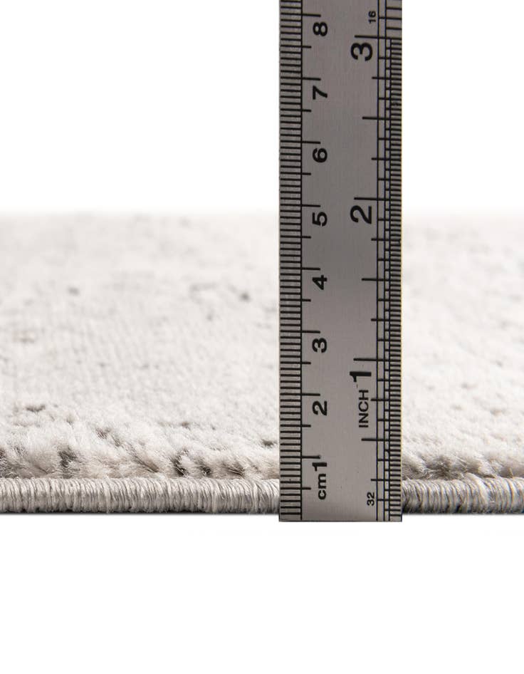 Detail image of 2' 7 x 10' Leipzig Runner Rug