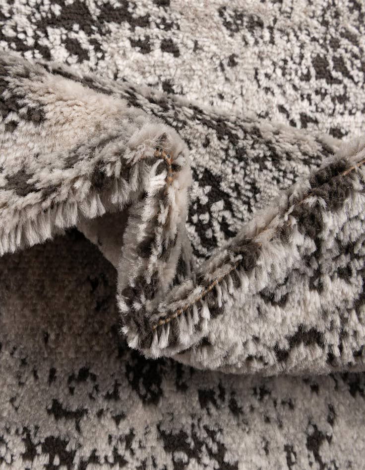 Detail image of 2' 7 x 10' Leipzig Runner Rug