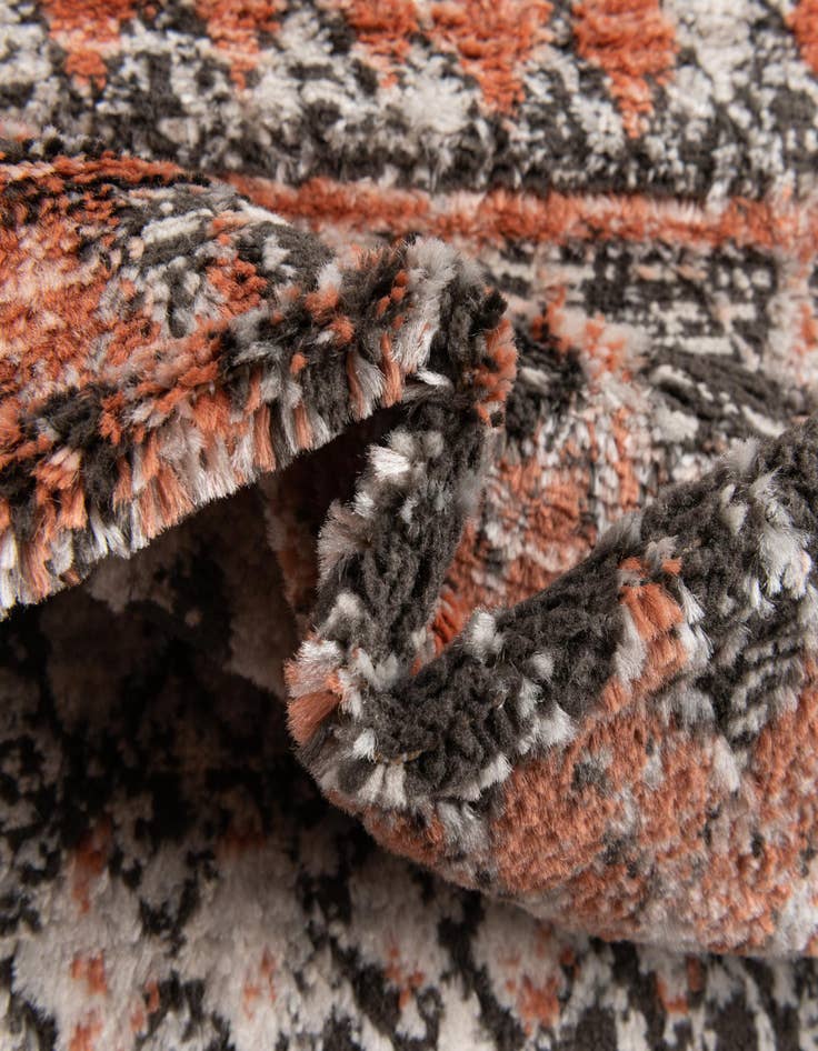 Detail image of 2' 7 x 10' Leipzig Runner Rug