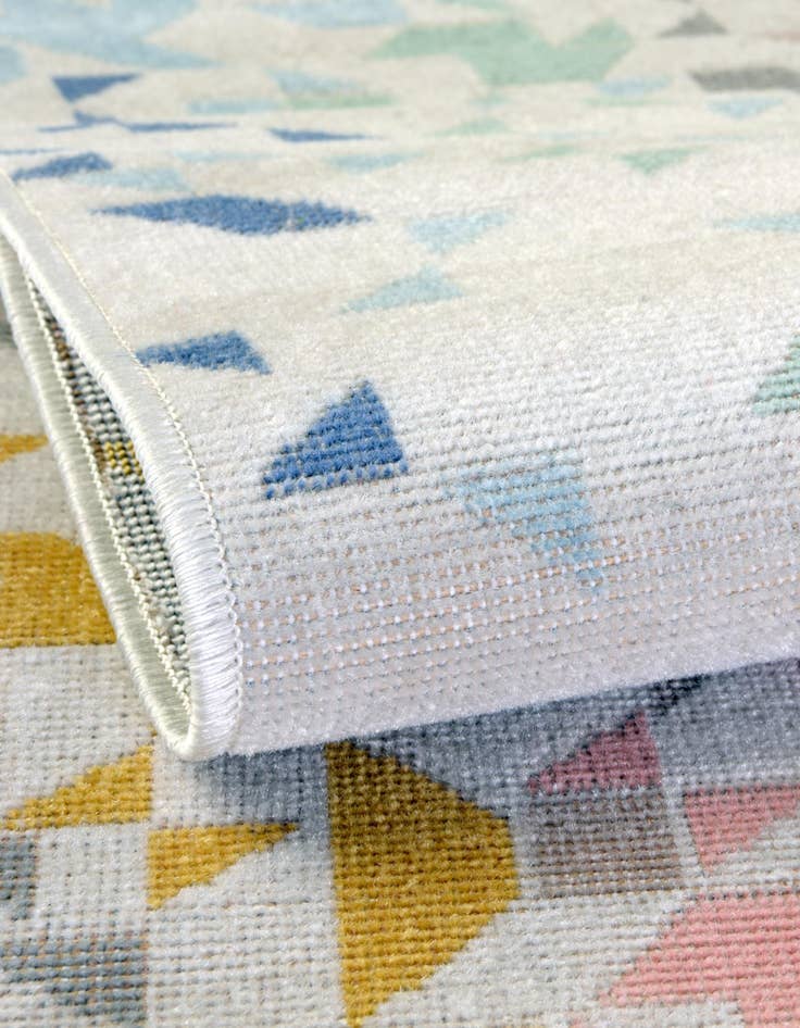 Detail image of 2' x 6' Lotus Runner Rug