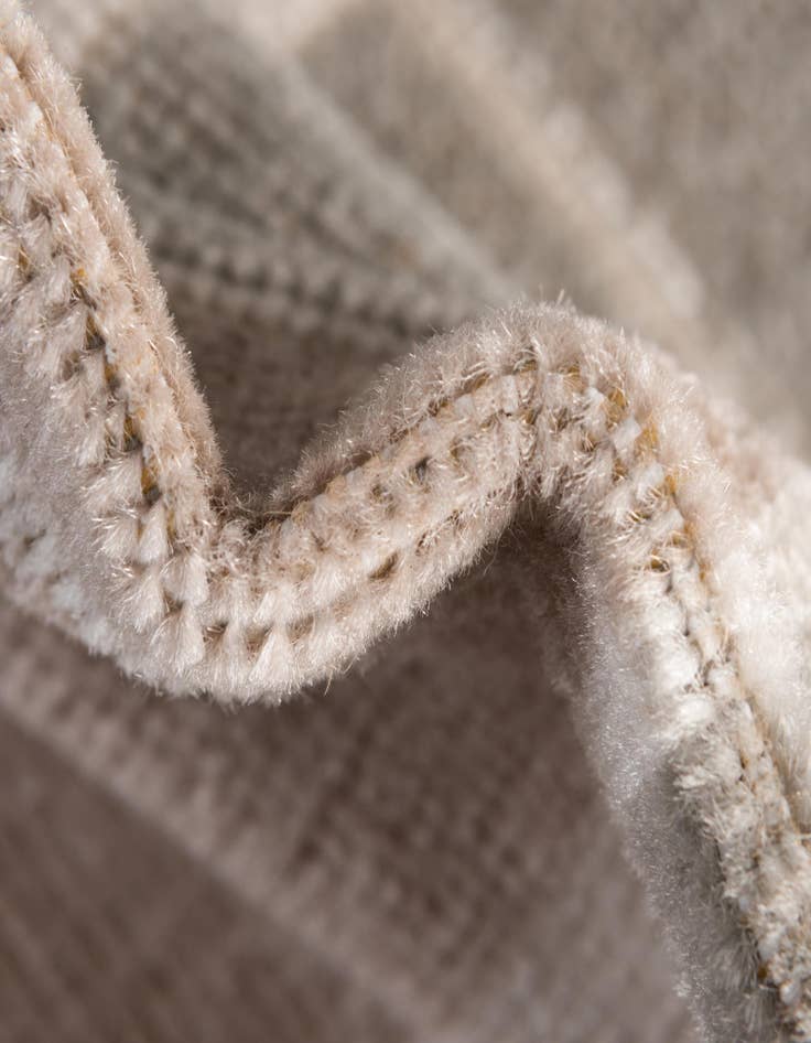 Detail image of 2' x 10' Lotus Runner Rug
