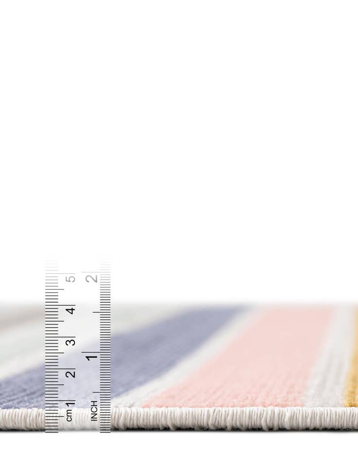 Detail image of 2' x 6' Lotus Runner Rug