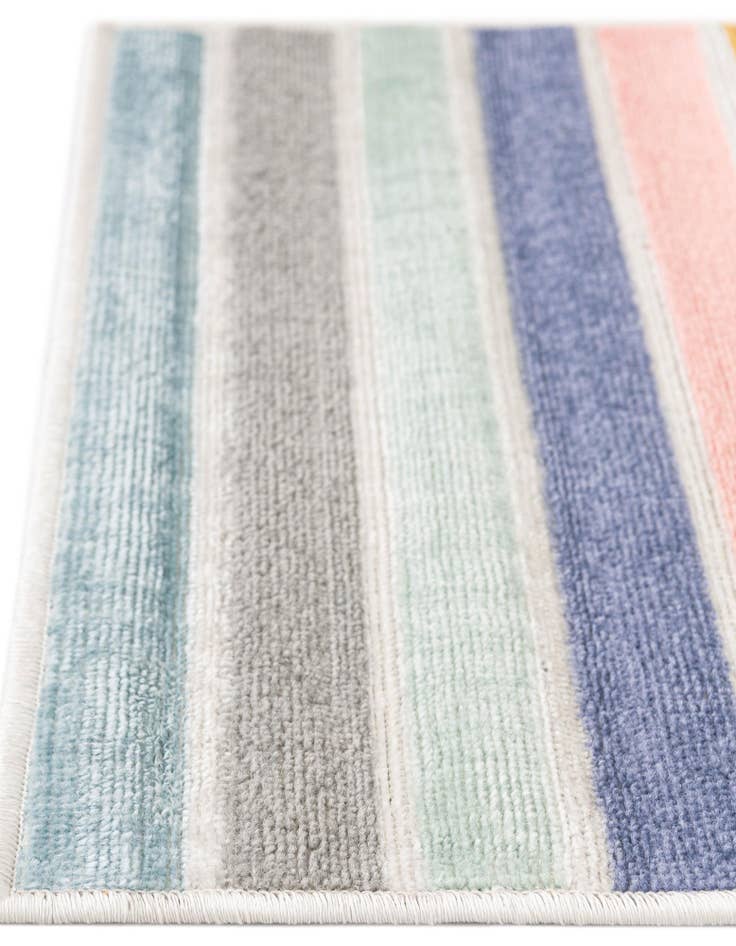 Detail image of 2' x 6' Lotus Runner Rug