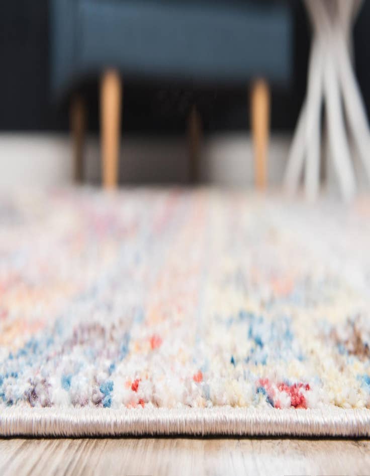 Detail image of 2' 2 x 6' Madrid Runner Rug