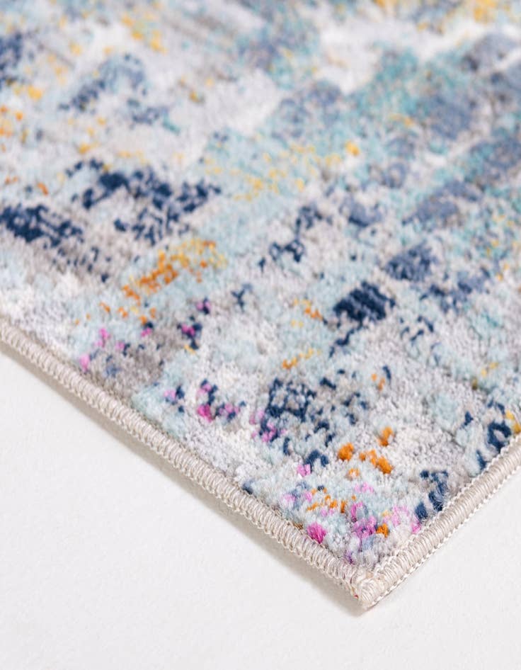 Detail image of 2' 7 x 9' 10 Malibu Runner Rug