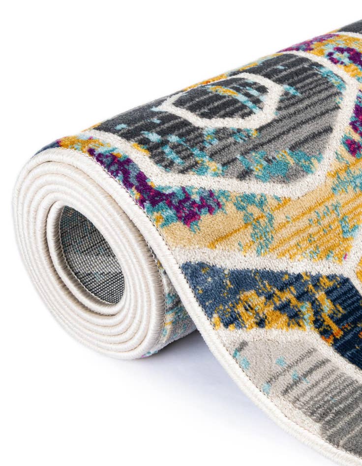 Detail image of 2' 7 x 9' 10 Malibu Runner Rug
