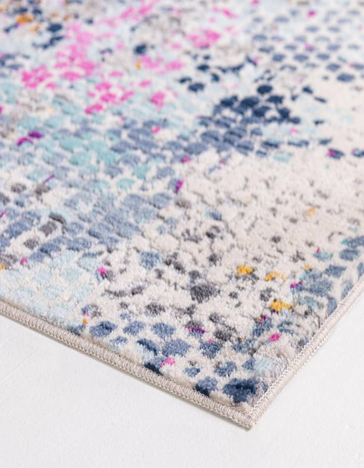 Detail image of 2' 7 x 9' 10 Malibu Runner Rug