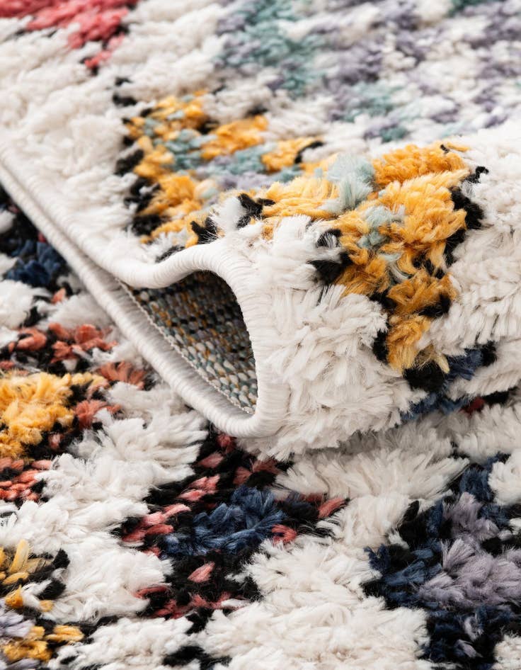 Detail image of 2' 2 x 6' Morocco Runner Rug