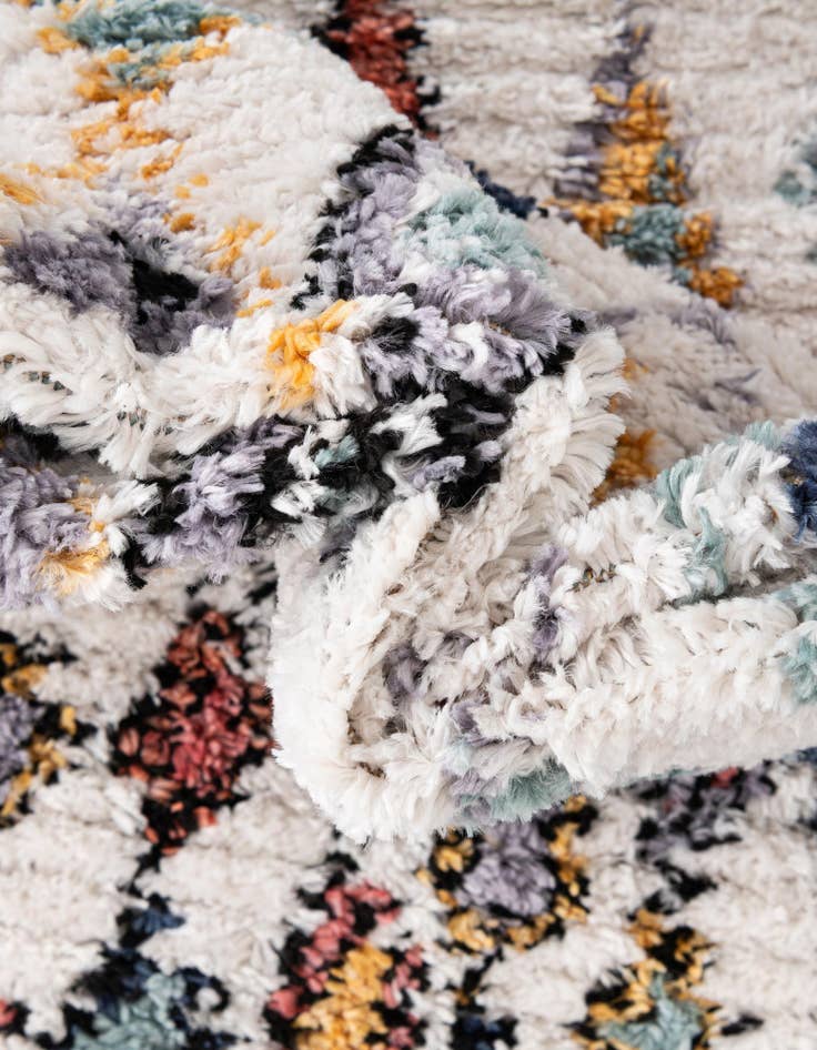 Detail image of 2' 2 x 6' Morocco Runner Rug