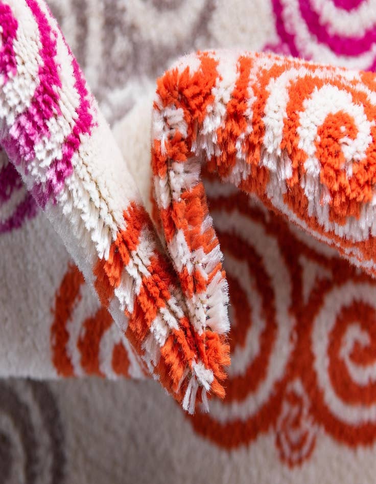 Detail image of Jane Seymour 2' x 6' Open Hearts Runner Rug