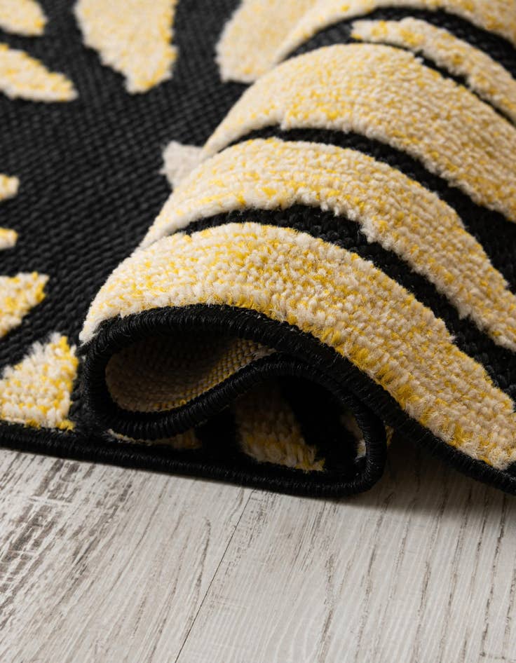 Detail image of 2' 7 x 12'  Washable Casablanca Indoor / Outdoor Runner Rug