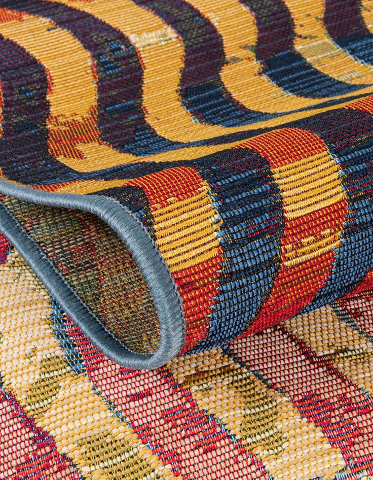 Detail image of 2' 7 x 11' Easy-Clean Modern Indoor / Outdoor Runner Rug