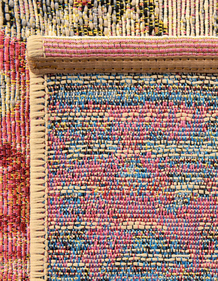 Detail image of 2' 7 x 10' Easy-Clean Traditional Indoor / Outdoor Runner Rug