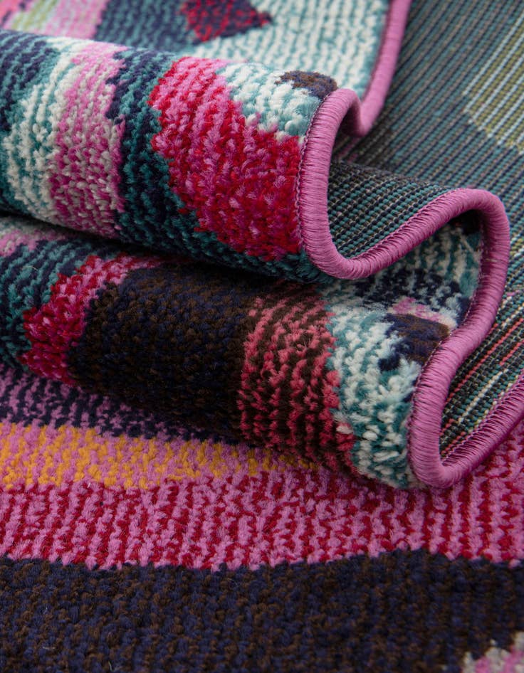 Detail image of 2' 2 x 6' 9 Washable Theia Runner Rug