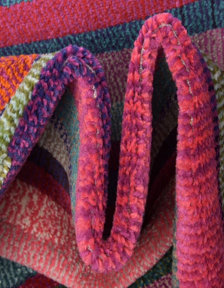 Detail image of 2' 2 x 6' 9 Washable Theia Runner Rug